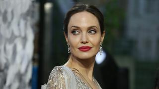 Angelina Jolie sorprende a dos niños que vendían limonada con donación sorpresa 