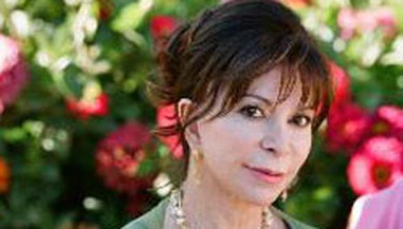 Isabel Allende admite haber probado drogas y crítica gobierno de Piñera
