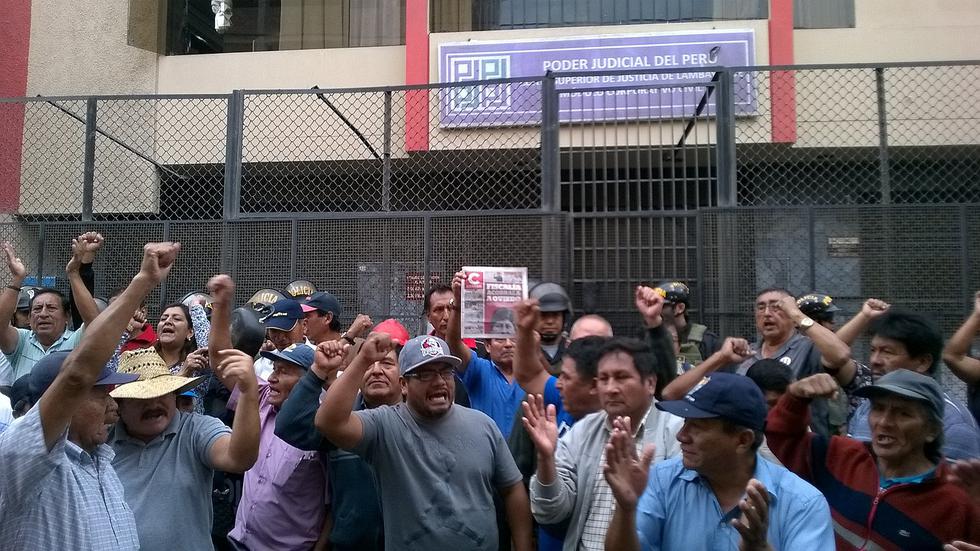 Azucareros de Tumán protestan por la venta de 30,000 bolsas de azúcar (VIDEO)