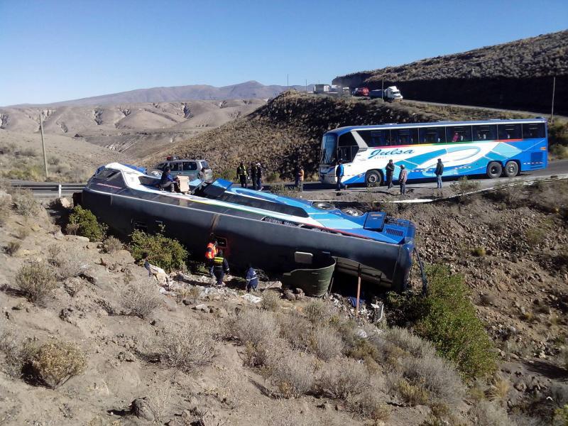 Ómnibus de Julsa se vuelca dejando 12 muertos y 38 heridos