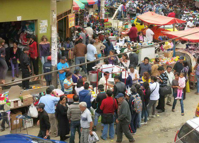 Sujeto amenaza a comerciante de mercado Modelo mostrando sus partes íntimas (VIDEO)