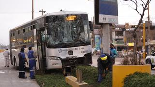 Auto provoca choque de buses del Metropolitano en SMP y deja 15 heridos (VIDEO y FOTOS)