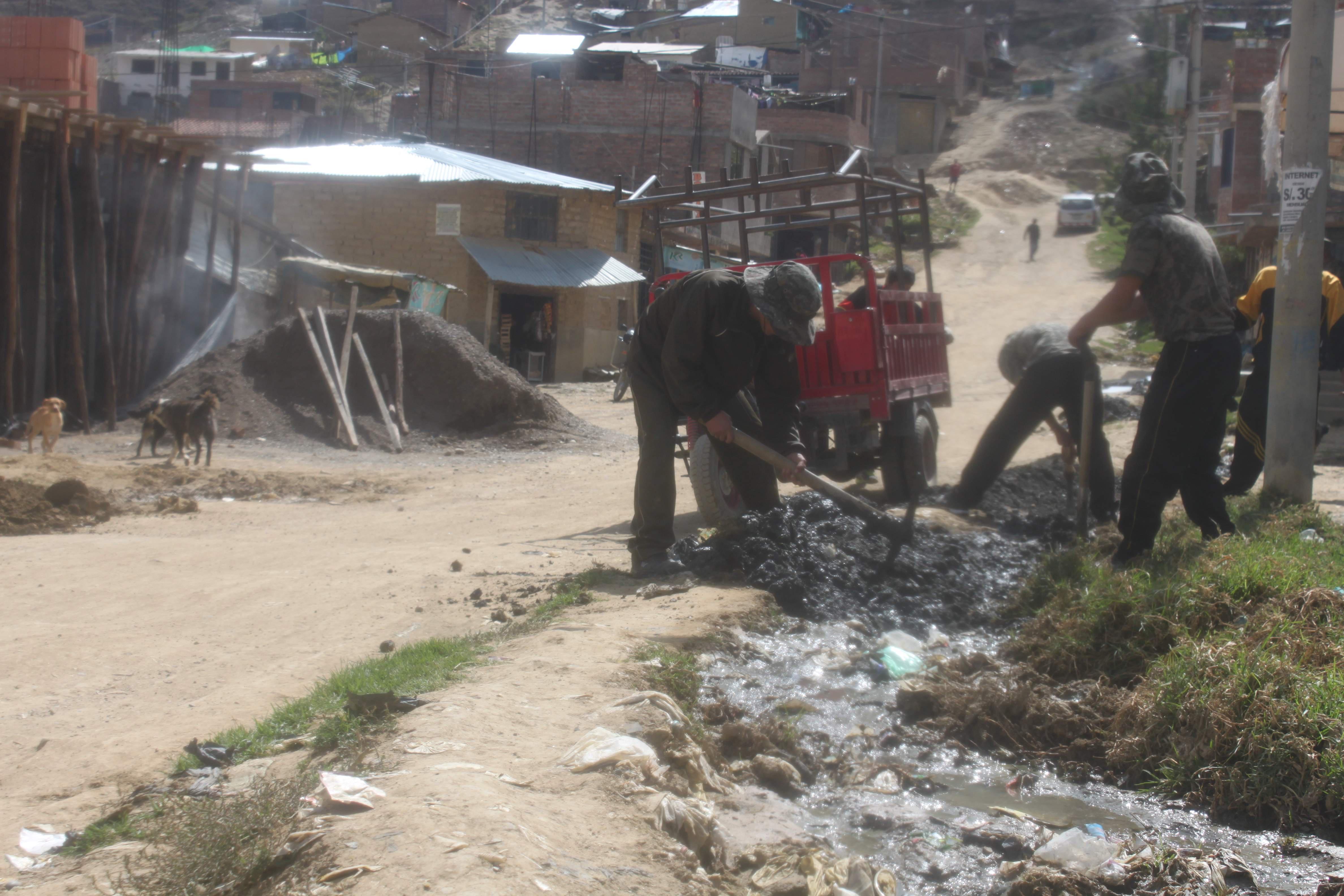 Soldados apoyan en trabajos de prevención frente a llegada de "El Niño"