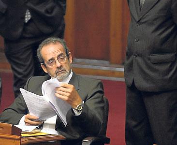 Ética aprueba suspender a Diez Canseco