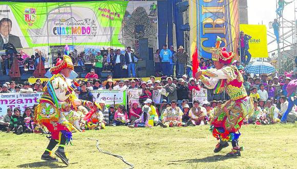 Danzantes de Acobamba causan sensación en feria