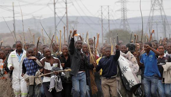 Sudáfrica: Hallan hombre muerto tras nueva protesta minera