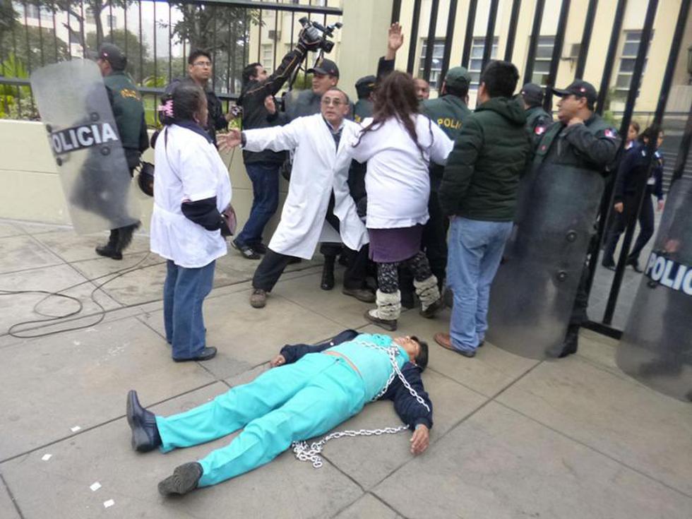 Enfermeras en huelga denuncia agresión policial (FOTOS) 
