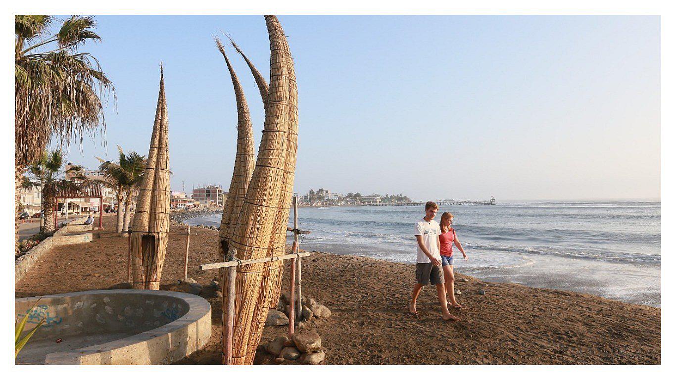 Lanzan campaña ‘Jóvenes Salvaplayas’ en el balneario de Huanchaco