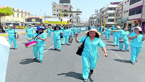 Enfermeras en huelga amenazan con entregar servicios en hospitales