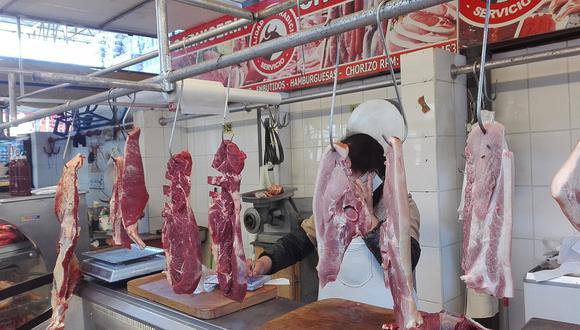 Comerciantes del mercado Grau ofertan carne de porcino a S/ 8.50