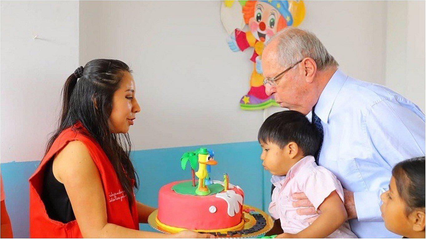 PPK: Presidente celebró cumpleaños visitando a niño en Comas (VIDEO)