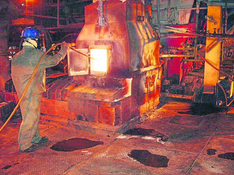 Mineral cae sobre asistente y lo deja sin vida