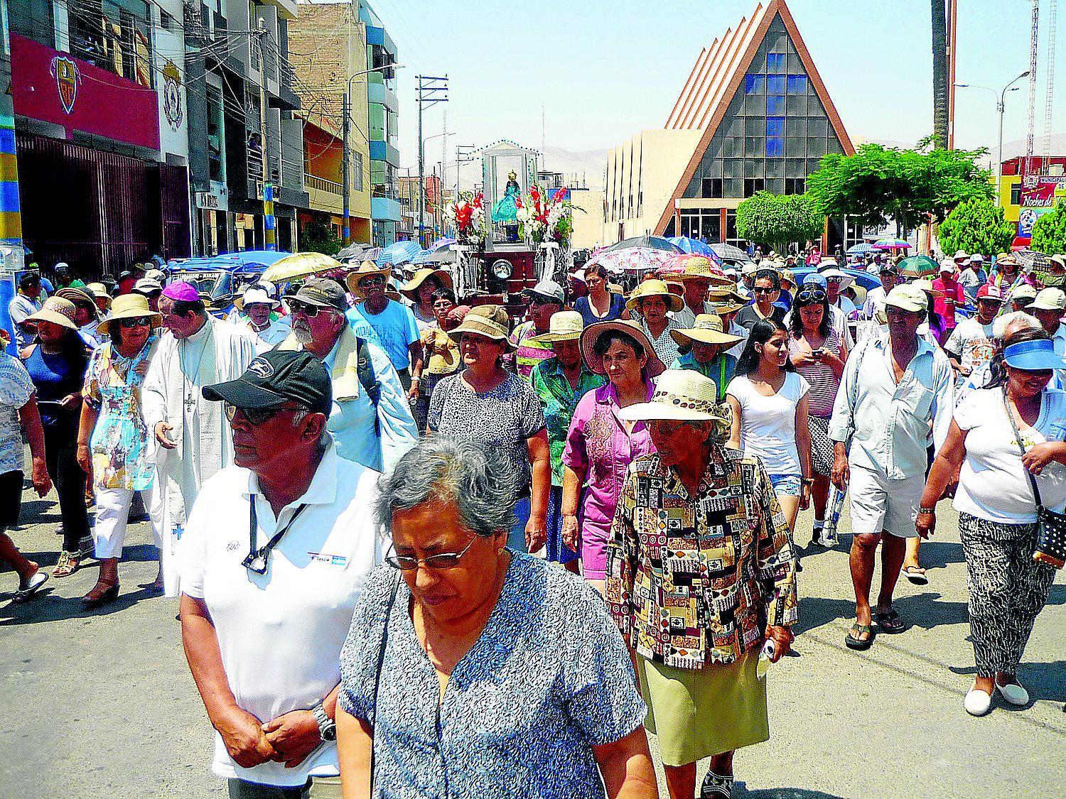 Rinden homenaje a Niño de la Virgen de la Candelaria con misa y procesión
