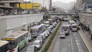 Tráfico infernal por desvíos vehiculares durante multitudinario  segundo recorrido del Señor de los Milagros (FOTOS)