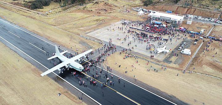 Presidente de Bolivia inauguró primer aeropuerto a orillas del lago