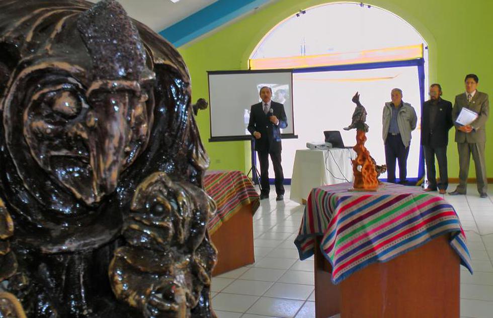 Exponen esculturas de barro inspiradas en  Valle del Mantaro