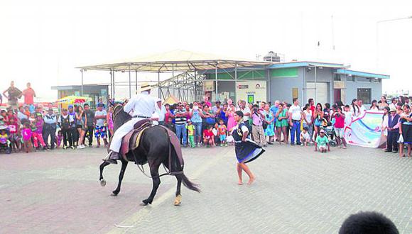 Paracas celebró el día del pisco sour