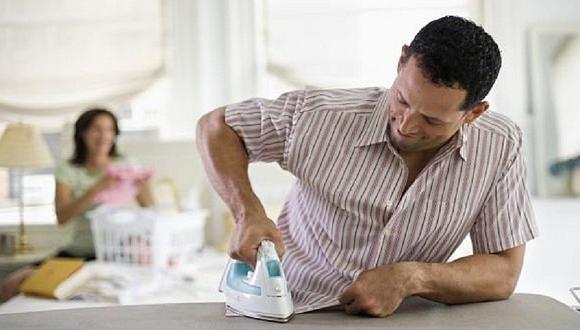 ​Dos de cada 10 hombres comparten las tareas del hogar como limpiar y cocinar