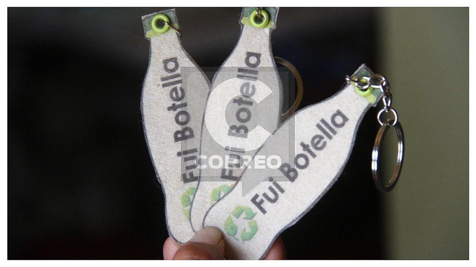 ​Huancaínos convierten botellas de plástico en productos de tela (FOTOS)