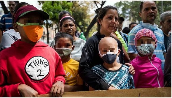 Niños venezolanos con cáncer protestan frente a hospital de Caracas por falta de atención (FOTOS)