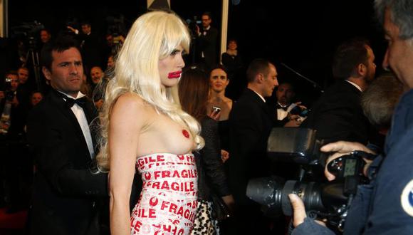 Mujer en topless se coló en el Festival de Cannes