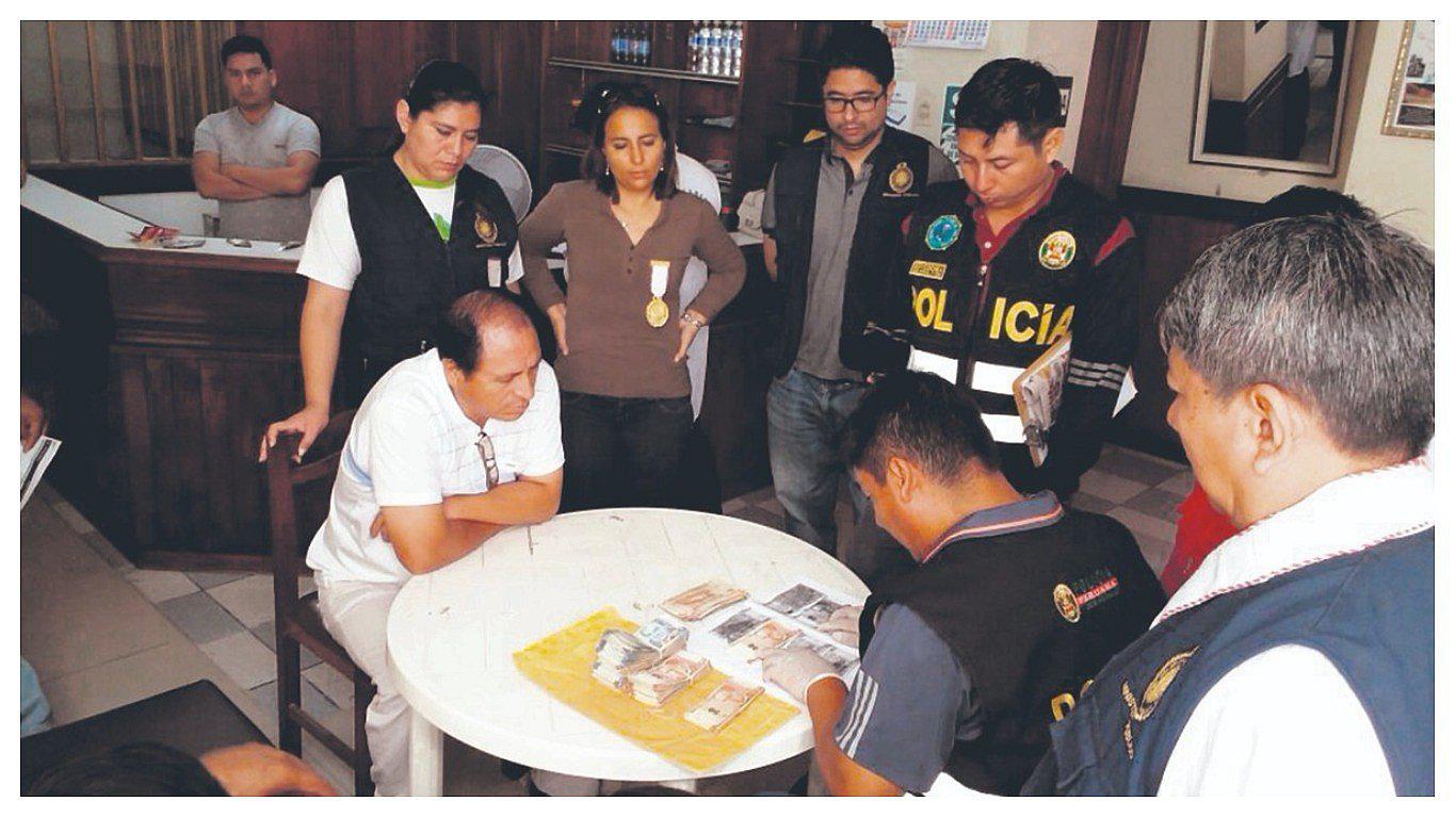 Cae funcionario tras recibir S/ 30,000 de presunta coima 