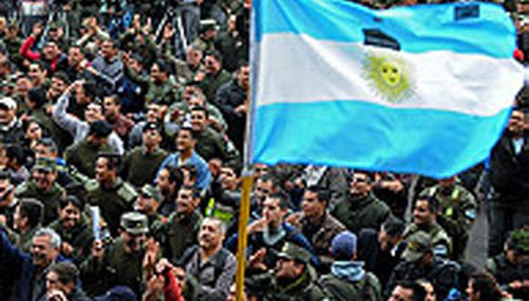 Argentina: Policía militar sale a protestar por recorte salarial