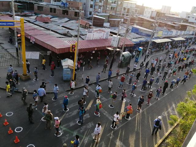 Municipalidad Provincial de Piura pintó círculos blancos en las pistas y veredas. (Foto: MPP)
