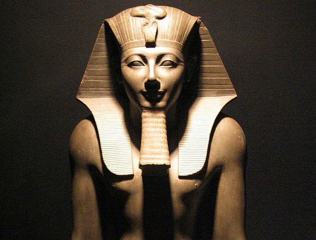 Descubren un busto del faraón egipcio Tutmosis III cerca de Luxor