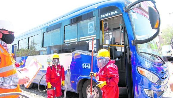 Empresarios aceptaron desinfectar buses. (Foto: Correo)