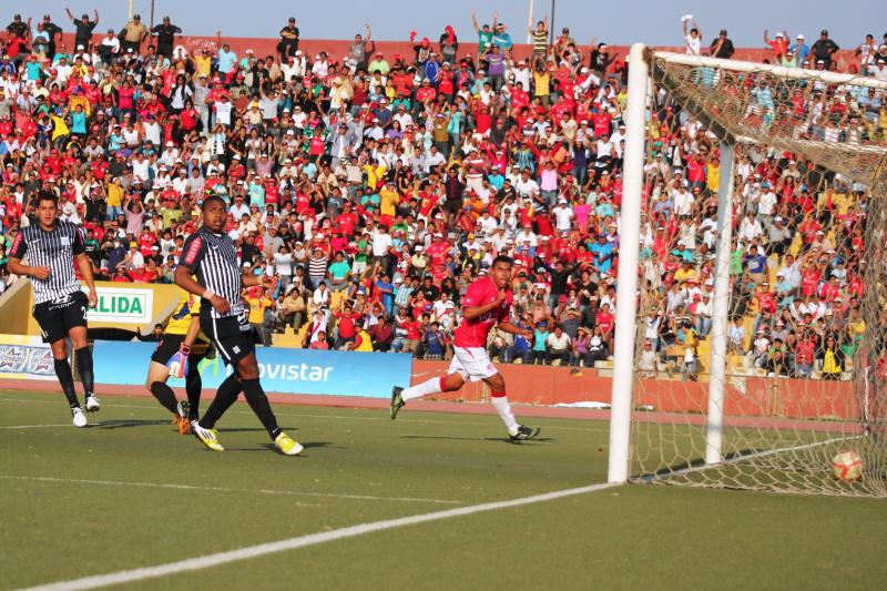 Aurich se impuso 1-0 a Alianza Lima y no se despega de los líderes