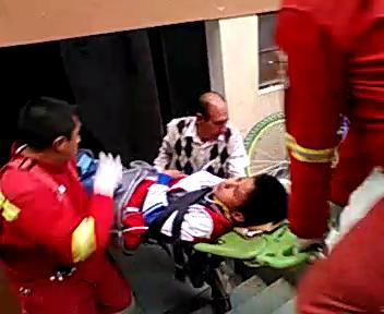 Menor se parte el brazo en aparatosa caída 