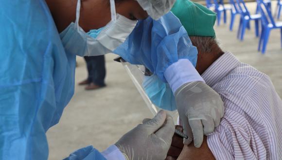 Gerencia de Salud de La Libertad empezó inmunización que culminará a las 5 de la tarde.