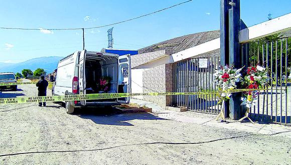 Policías interrumpen entierro de hombre muerto por  covid-19 en Huancayo