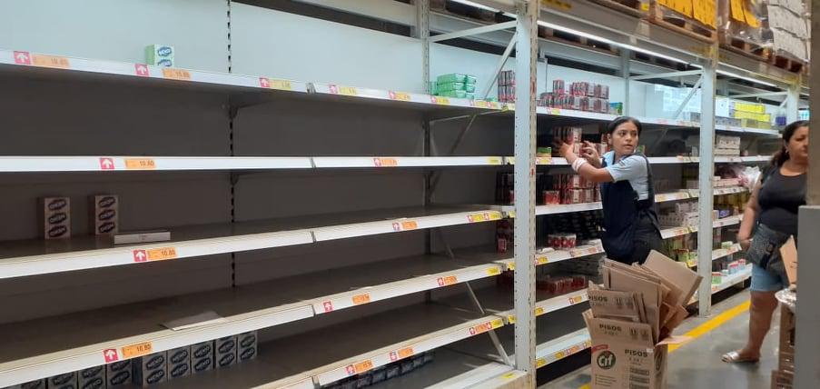 Callao: compras masivas de productos de primera necesidad continúan en supermercados. Fotos: Britanie Arroyo