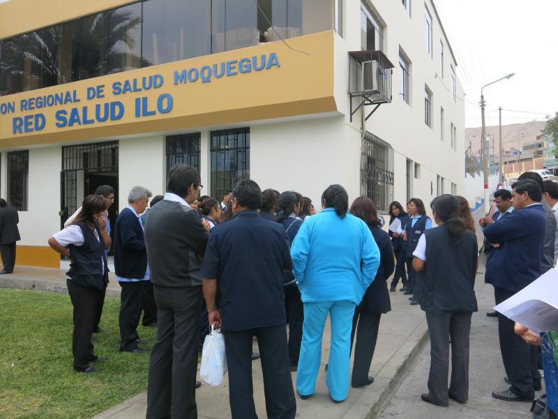 Ilo: Trabajadores realizan un plantón en la Red de Salud