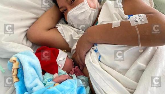 Es el primer bebé que vino al mundo en el Perú durante la celebración de la noche buena. Janeth Mendoza Hilario, su madre, contó que el parto de su segundo hijo estaba programado para el 5 de enero. (Foto: Correo)