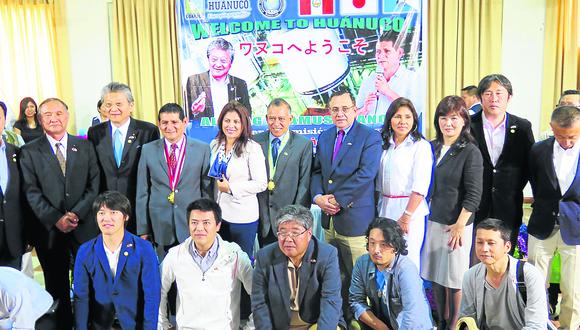 Japoneses interesados en aguardiente de camote peruano