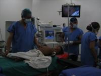 Médicos logran extirpar feto que niño de 3 años llevaba en el estómago