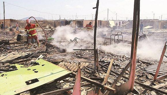 Nuevo Chimbote: Fuego consume 30 viviendas 