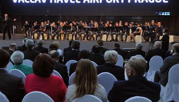 Renombran aeropuerto de Praga en honor al expresidente Vaclac Havel