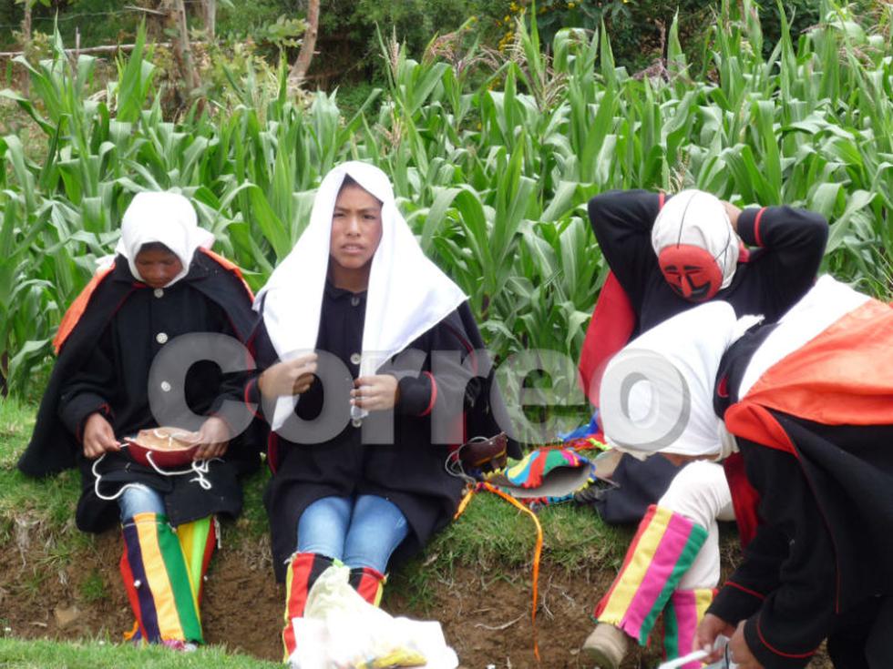 Los Aukish: La danza navideña de las mujeres del Ande  (FOTOS)