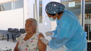 Tacna: Vacuna bivalente de la COVID-19 puede salvar vidas de adultos mayores