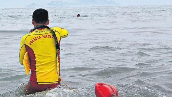 Los agentes de la Unidad de Salvamento Acuático ubicaron el cuerpo de Junior Llancsahuanga Flores que flotaba en el mar