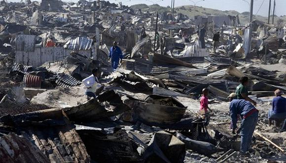Incendios en Sudáfrica dejan 3 muertos y 4.000 damnificados