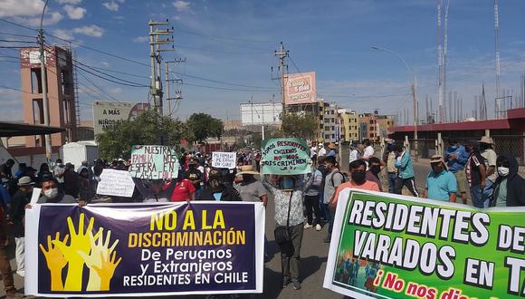 Peruanos protestan para que abran la frontera con Chile