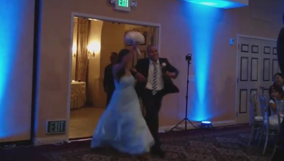 ​Baile de novios se vuelve viral por este singular paso