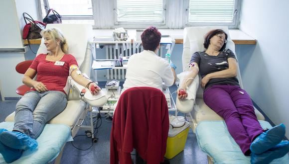 La pandemia del coronavirus provocó una caída sin precedentes en la donación de sangre en Estados Unidos. (Foto: AFP/Vladimir Simicek)