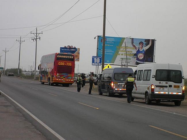 Truenos y vientos asusta a pobladores de Camaná