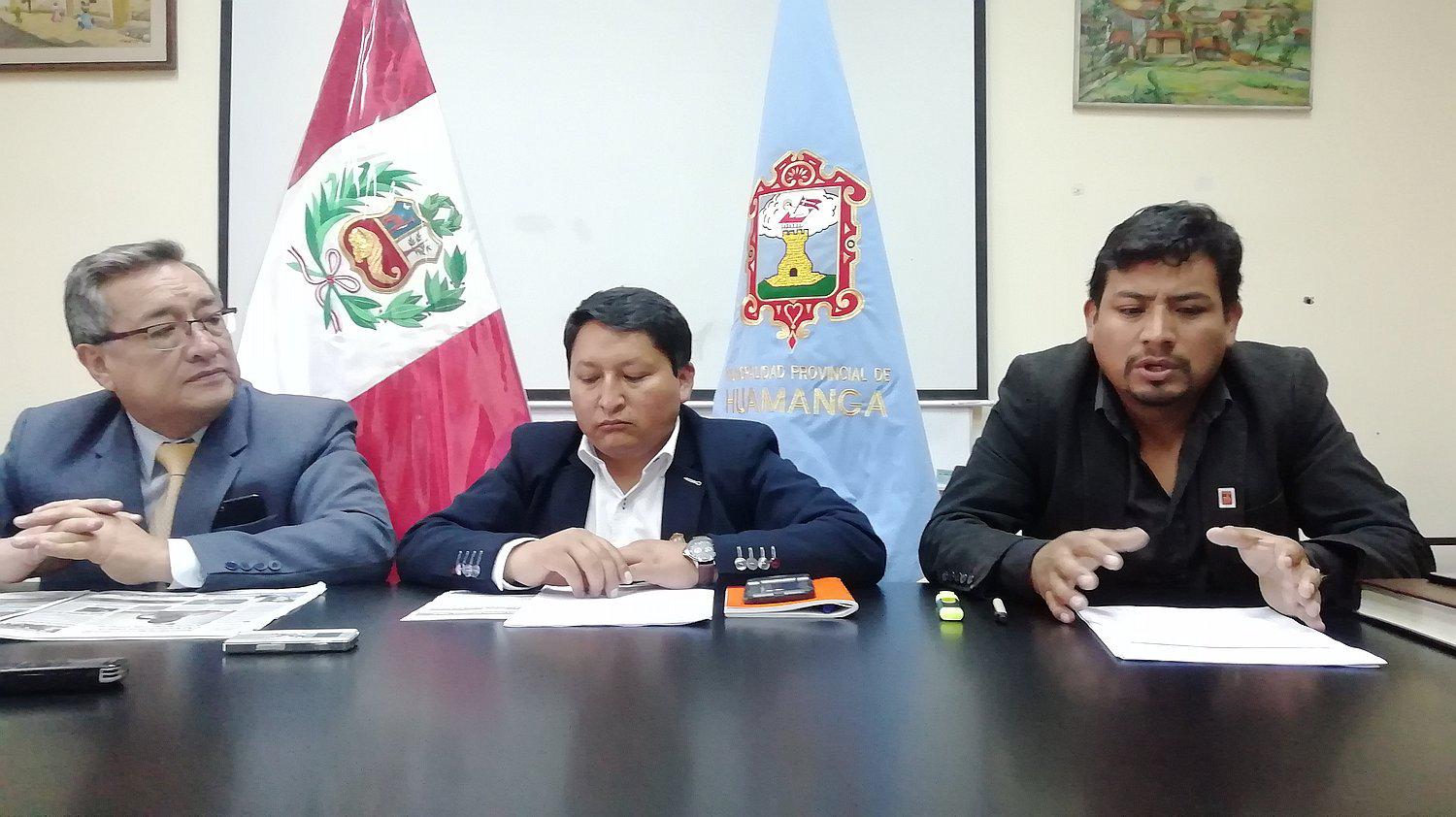 Controversia por si dejaron expedientes